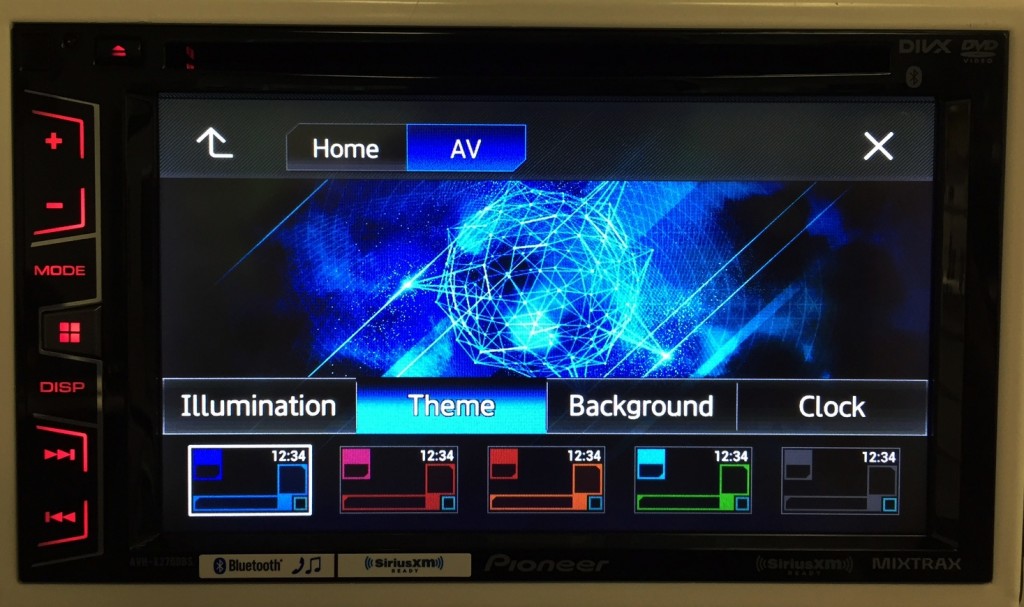 Pioneer Double Din AVH-X2700BS has a highly customizable display.