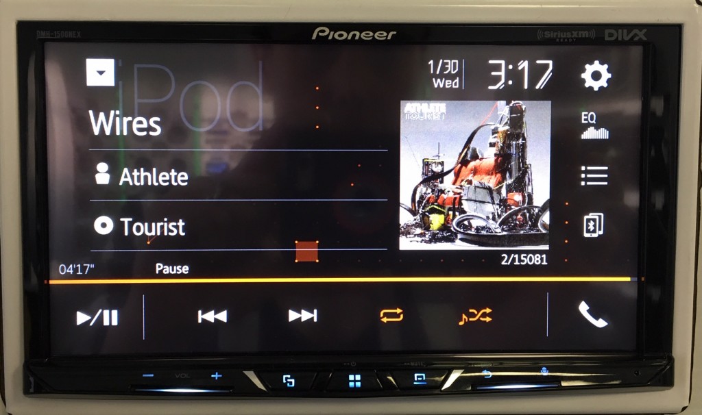 Best Apple CarPlay Stereo 2019 - Pioneer DMH-1500NEX iPod Screen