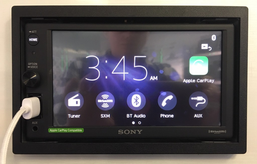 Best Apple CarPlay Stereo 2019 - Sony XAV-AX1000 home screen