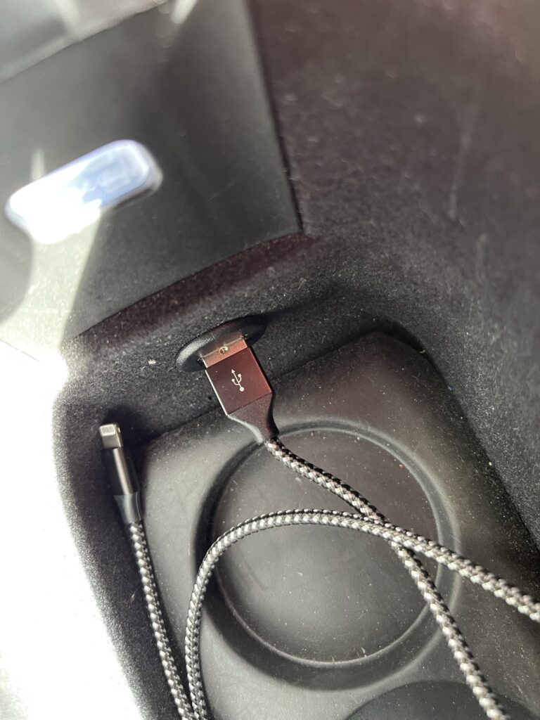 USB flush mounted Maserati Apple CarPlay Installation