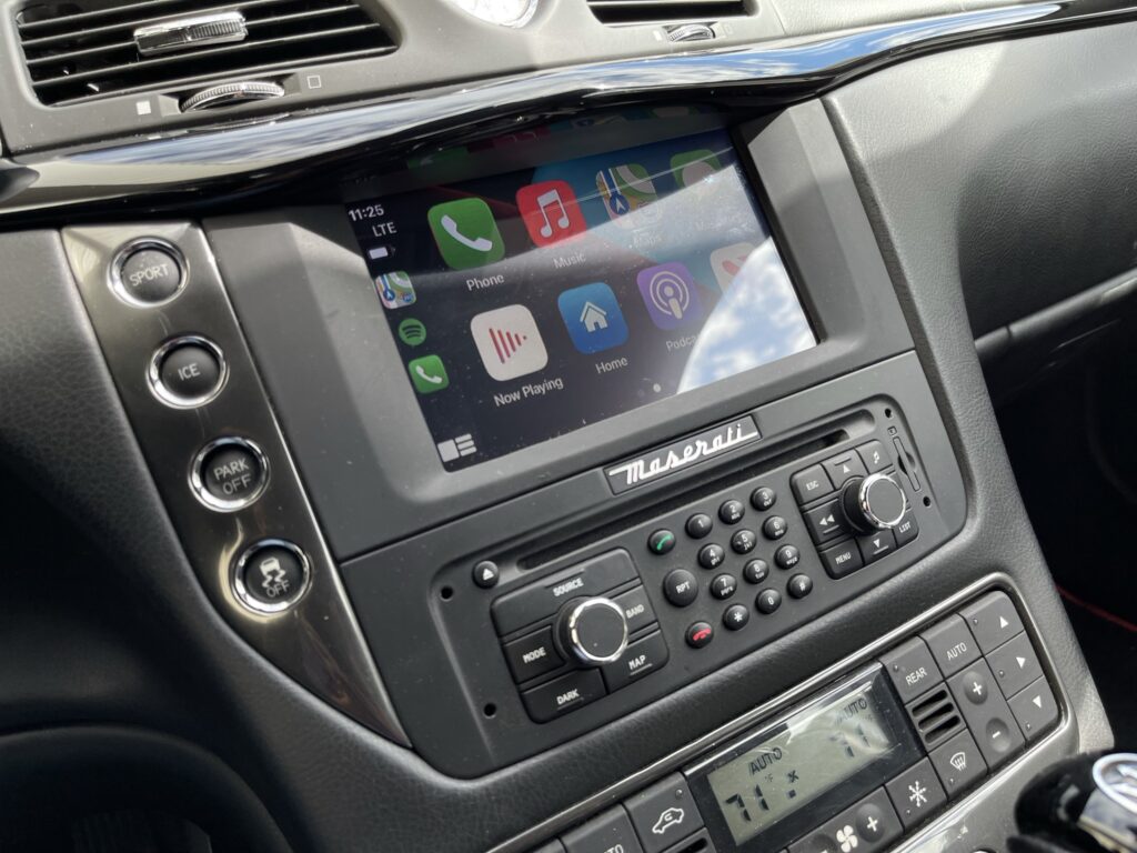 2015 Maserati GranTurismo Apple CarPlay