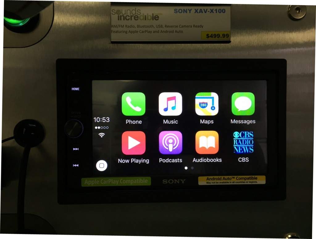 Sony XAV-AX100 Review - CarPlay display