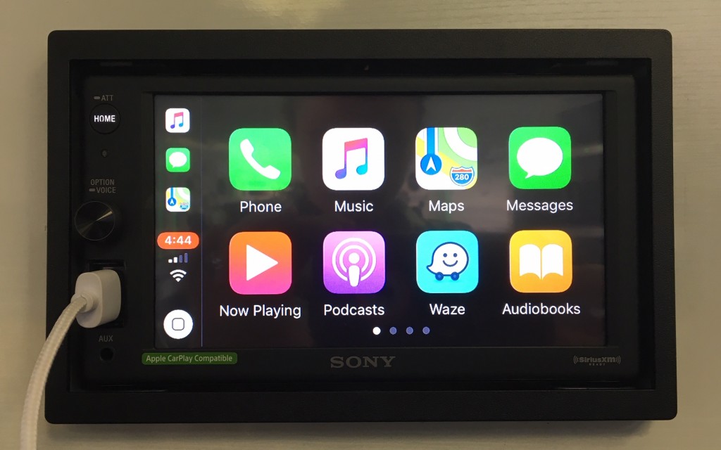 Best Apple CarPlay Stereo 2019 - Sony XAV-AX1000 CarPlay screen