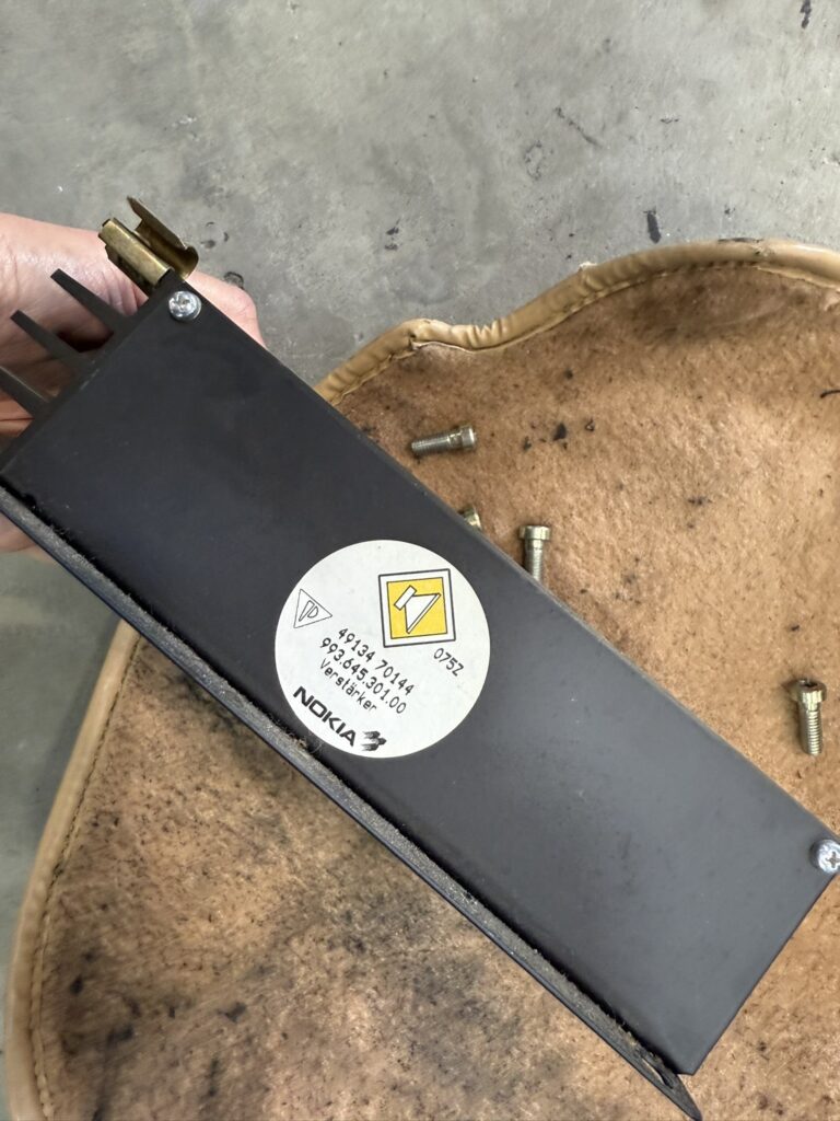 Porsche 993 Nokia amplifier