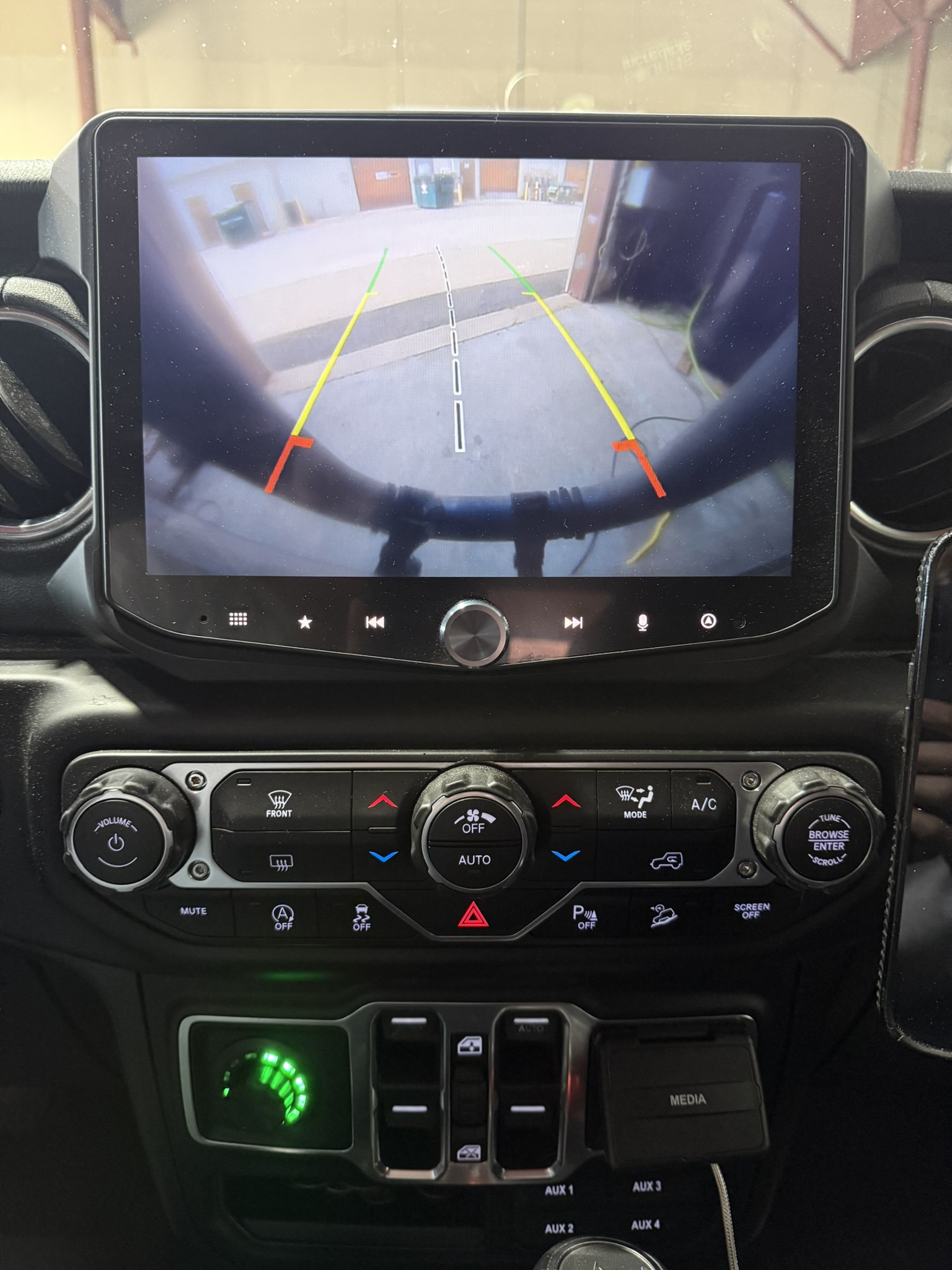 Horizon 10 - factory reverse camera retention Jeep Wrangler
